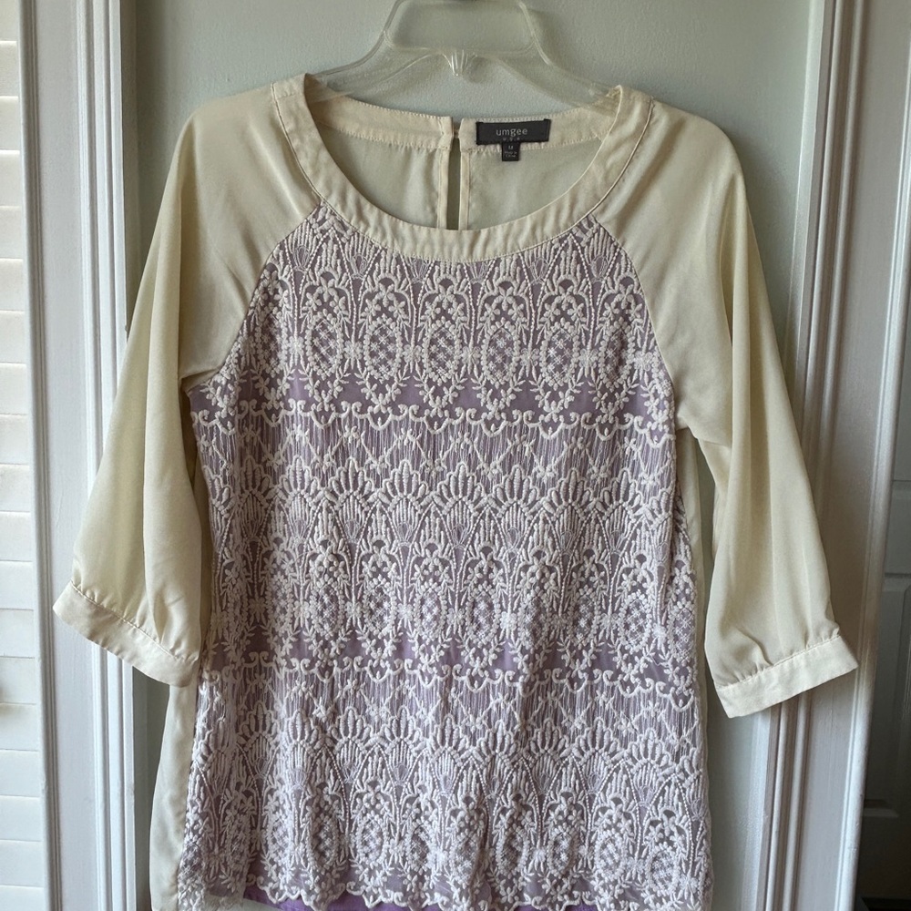 Umgee ivory and purple lace 3/4 sleeve blouse